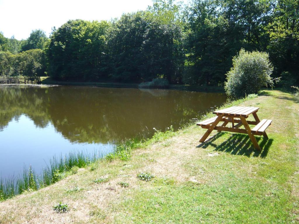 Lakeside Bed And Breakfast Payzac  Buitenkant foto